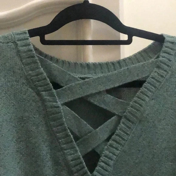 Green knit sweater - Picture 2 of 3